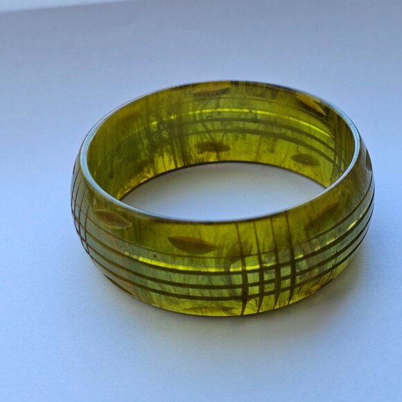 Vintage Bakelite Apple Juice Carved Bracelet Bangle Small Size - Picture 8 of 16